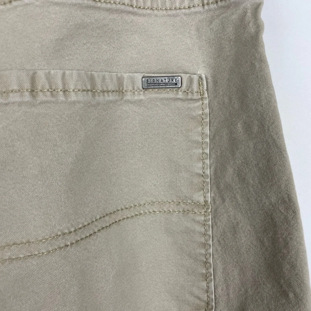 Signature by Levi Strauss Men's Relaxed Khaki Jeans 36